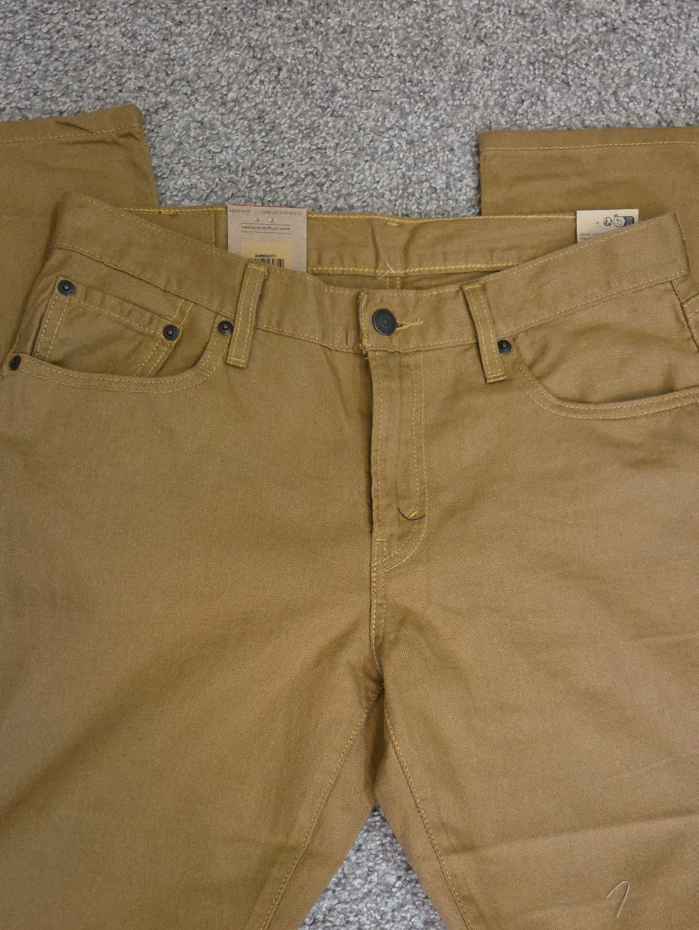 Levi's NWT Jeans Straight Leg with Branded Patch 29x30